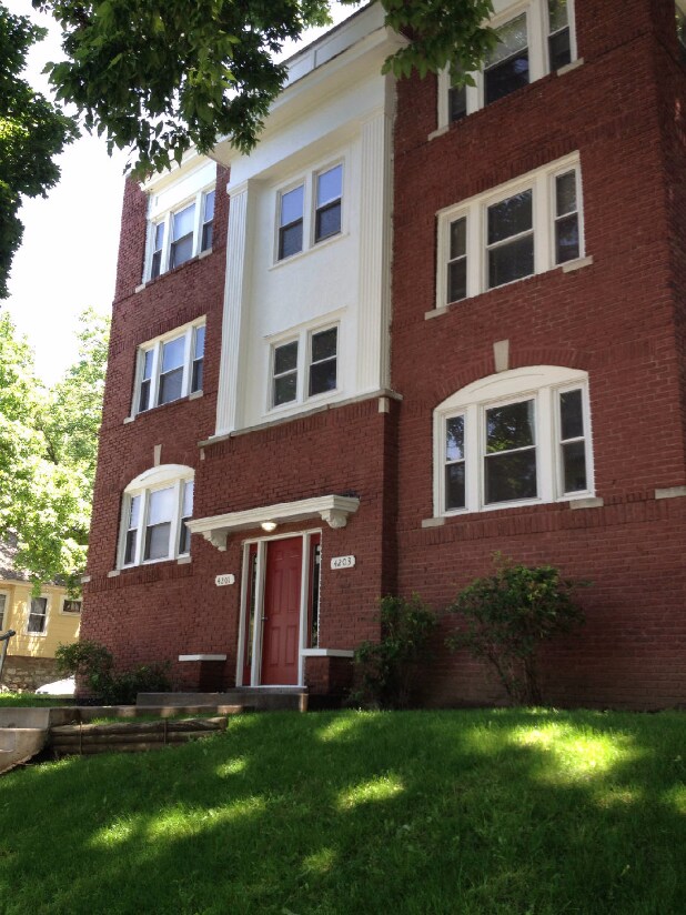 Primary Photo - 4203 Kenwood Ave