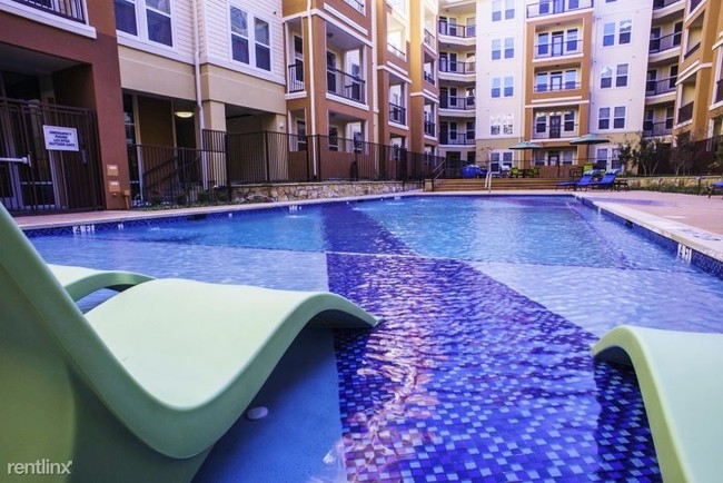 Building Photo - 4000 Hulen Pl