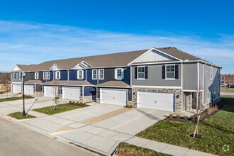 Building Photo - Villas at Maplewood North