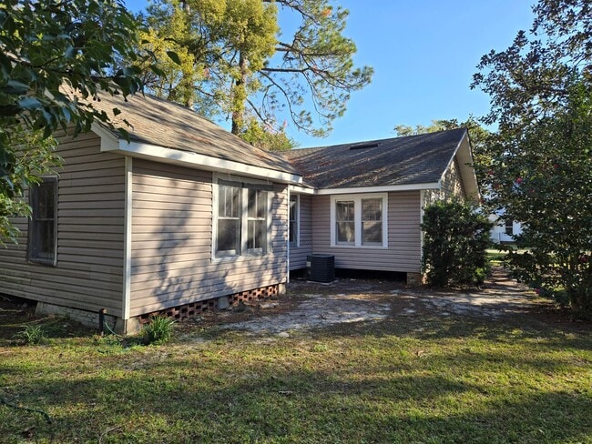 Building Photo - 3 Bedroom 2 Bathrome home in the City of N...