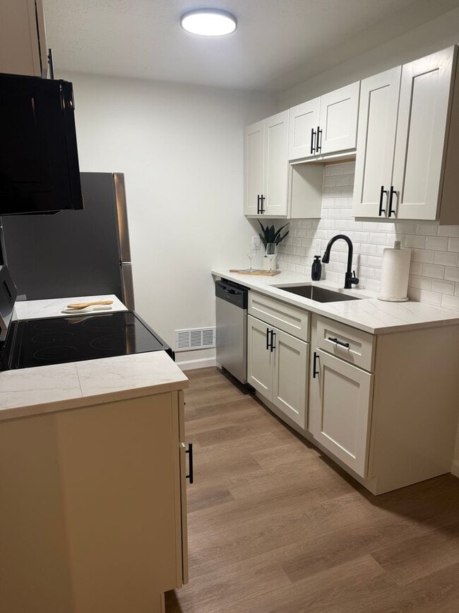 Foto del edificio - All New Luxury Living In Plymouth
