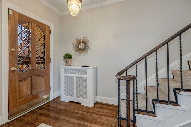 Foto del edificio - 2911 28th St NW