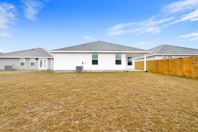 Foto del edificio - Spacious 5 Bedroom Home with Community Pool