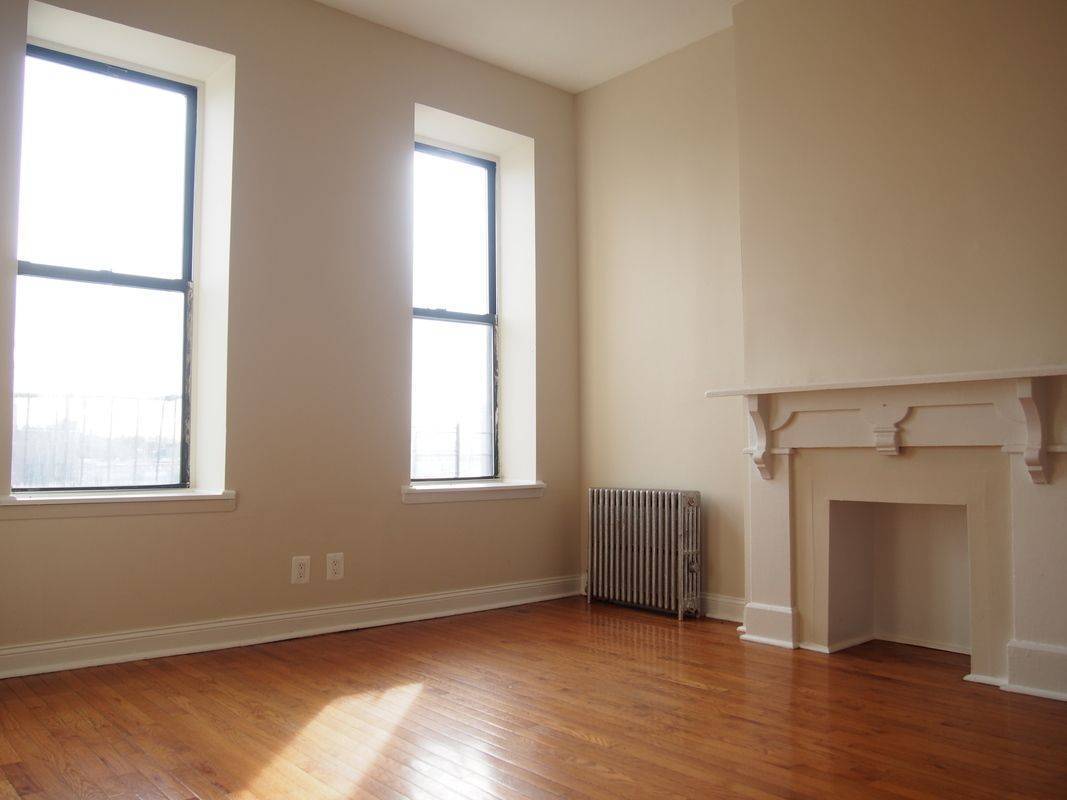 Primary Photo - 1501 Broadway