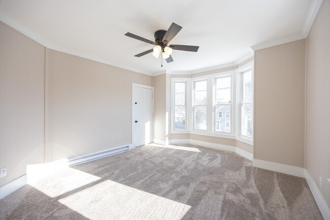 Foto del edificio - 584 Mt Hope St