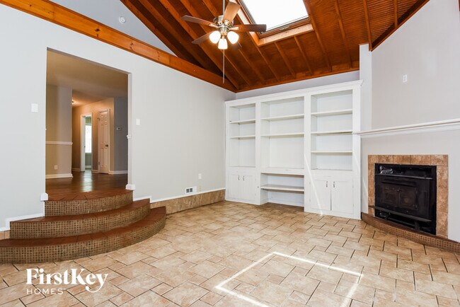 Building Photo - 492 Gresham Rd SW