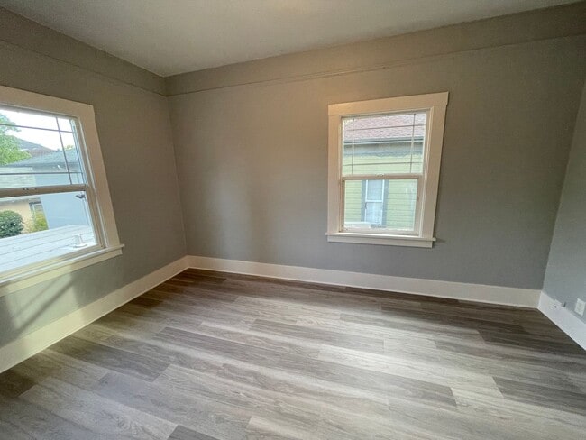 Building Photo - 381 Reed-