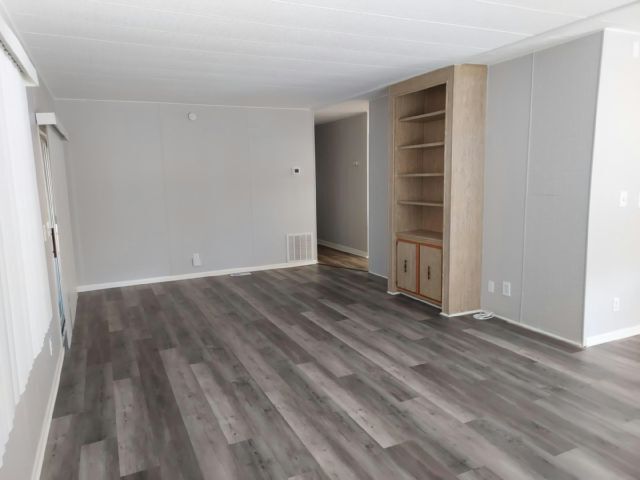 Building Photo - 311 49th Ave Terrace W