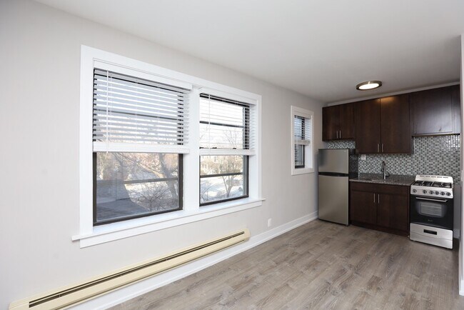 Foto del edificio - 4551 N Damen Ave