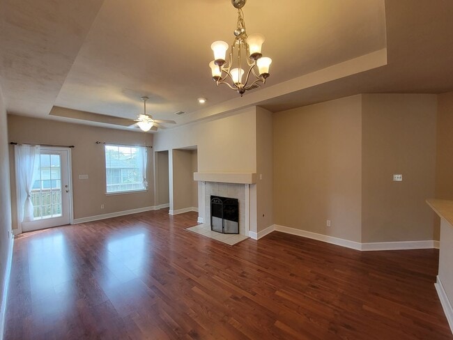 Foto del edificio - 3/2 townhome available for rent August 6, 2026, renting for $1795 per month, privacy fenced back ...