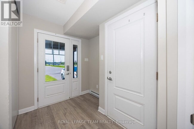 Building Photo - 526 Clemency Cres