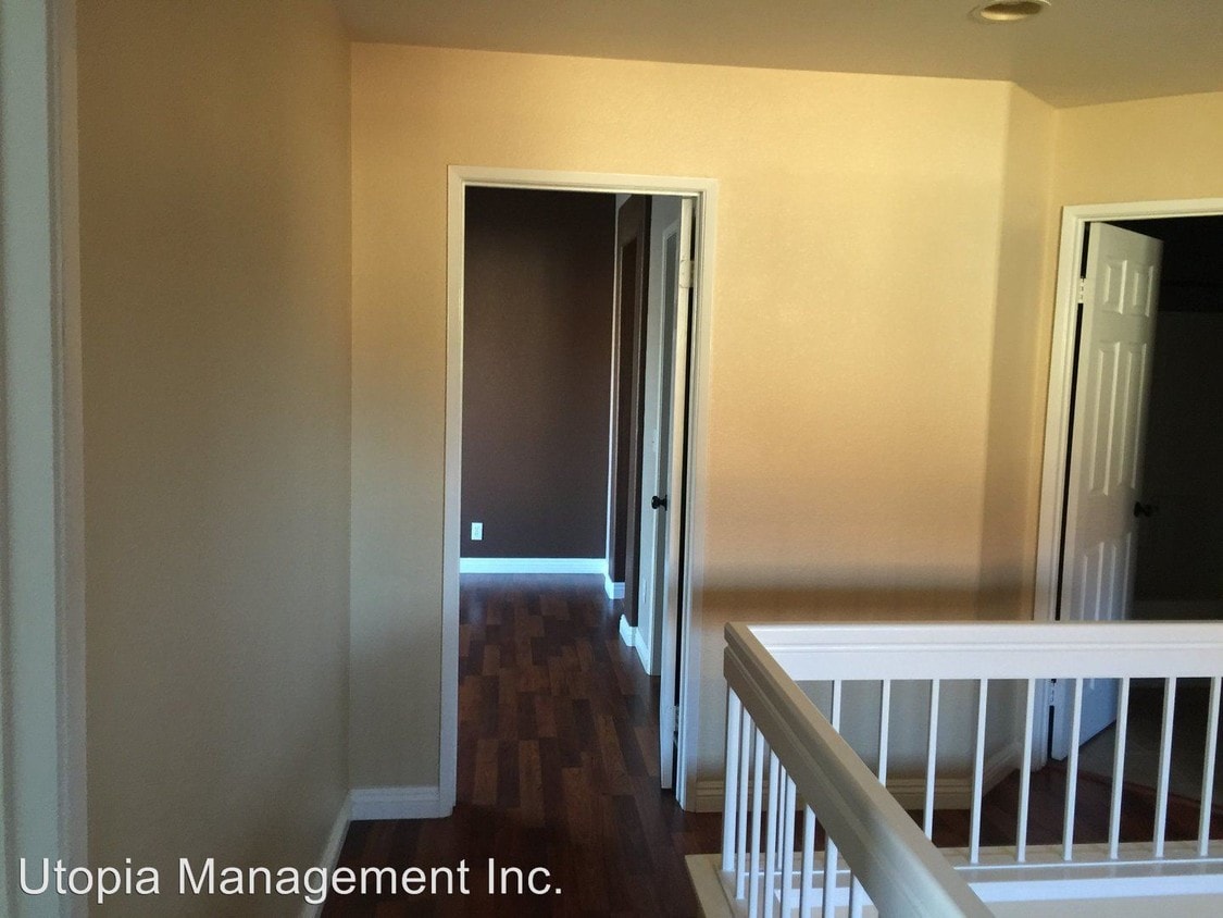 Building Photo - 335 Whispering Willow Dr