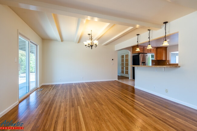 Building Photo - 847 Carnation Ct