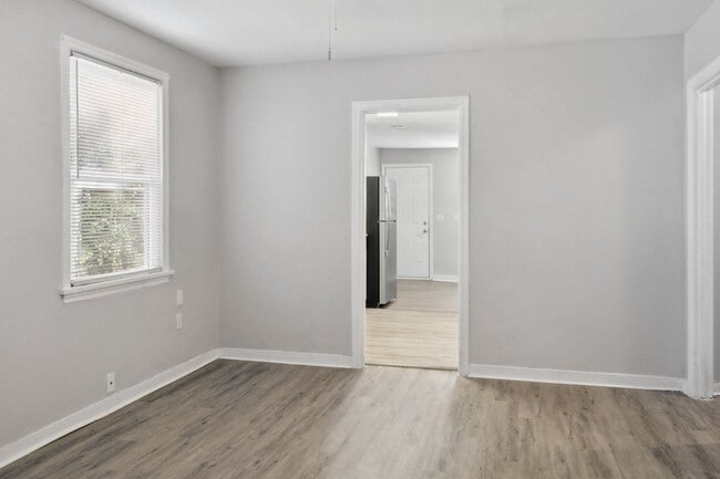 Building Photo - Large 3BR/2BA Near Downtown House For Rent