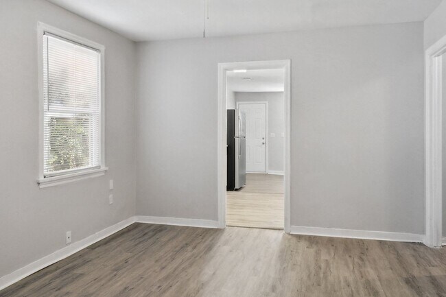 Foto del edificio - Large 3BR/2BA Near Downtown House For Rent