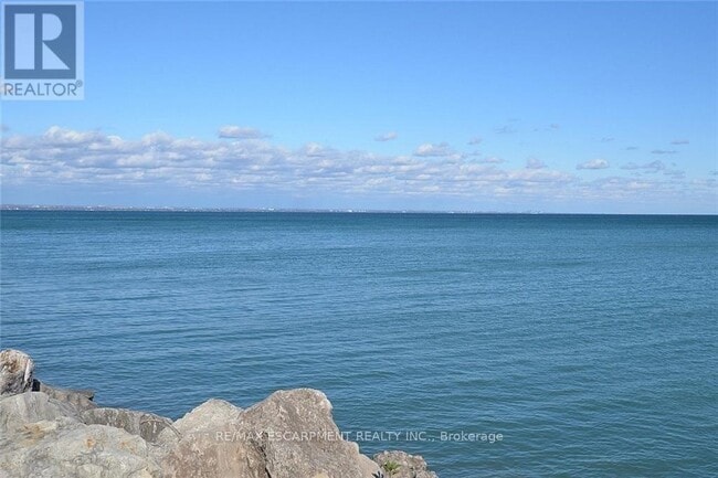 Building Photo - 101 Shoreview Pl