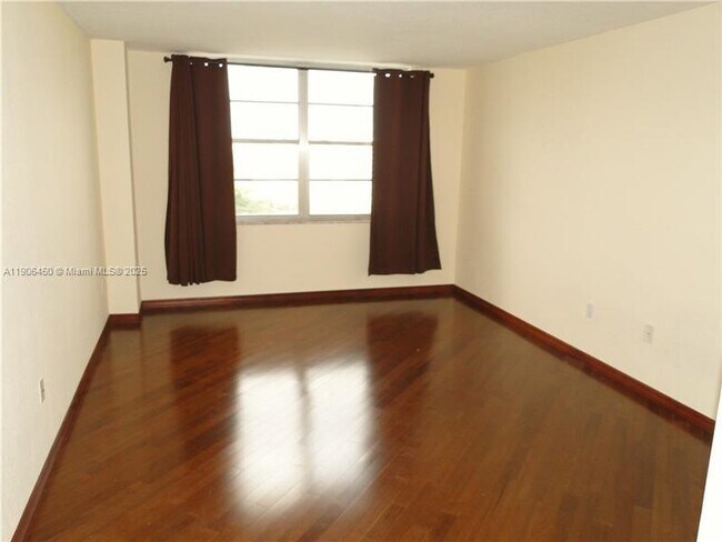 Foto del edificio - 2801 NE 183rd St