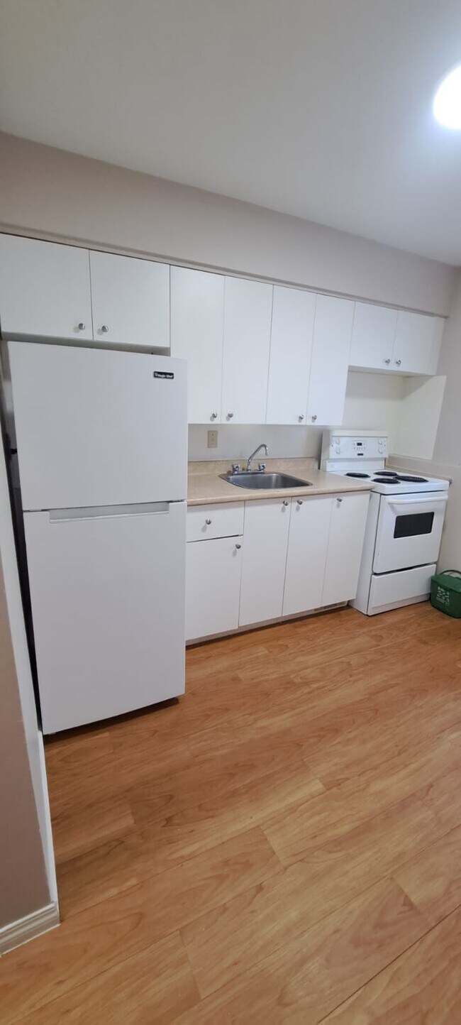 Photo du bâtiment - 10734-108 108 St NW