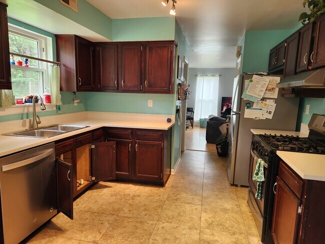 Foto del edificio - 1608 Almond Creek Ct