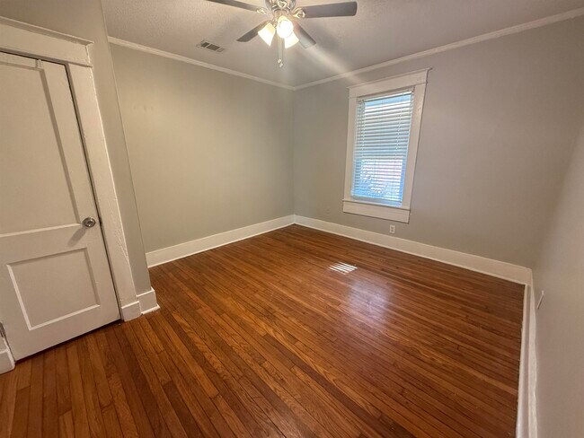 Building Photo - 2078 Walker Ave