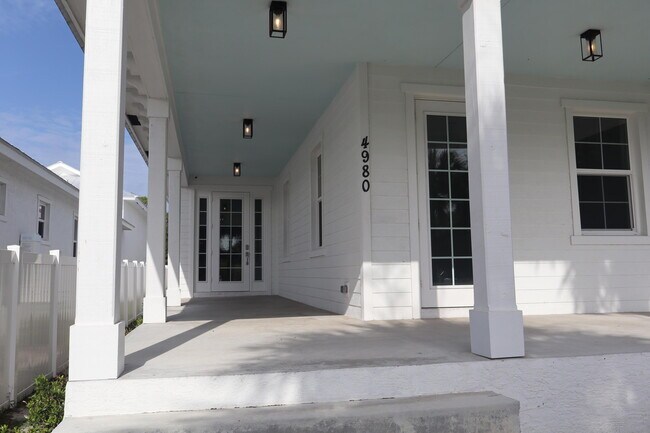 Foto del edificio - 4980 SE Railway Ave