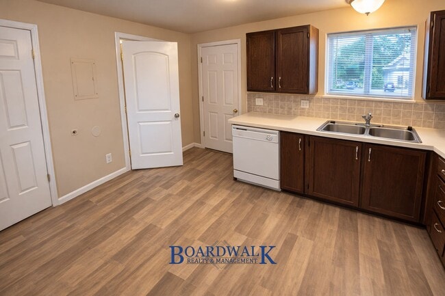 Building Photo - 661/663 N 980 W