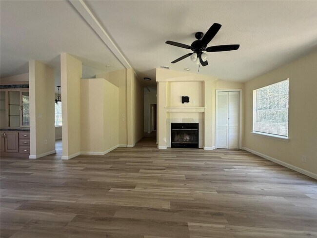Foto del edificio - 236 Live Oak Dr