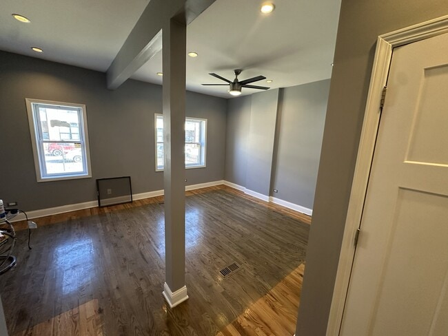 Living Rm - 10452 S Maryland Ave