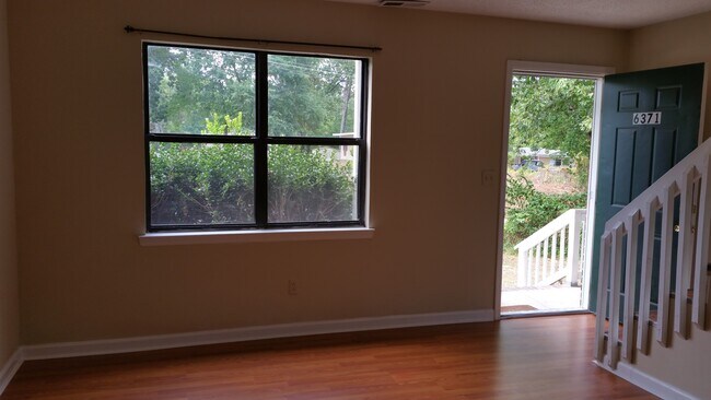 Foto del edificio - 6371 Plantation Dr