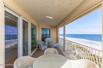 Building Photo - 120 Serenata Dr