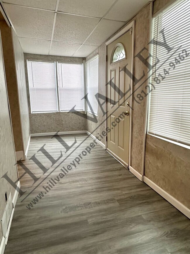 Building Photo - Three Bedroom Home in West Terre Haute