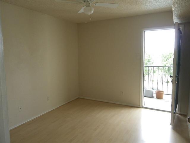 Foto del edificio - 7621 McCallum Blvd