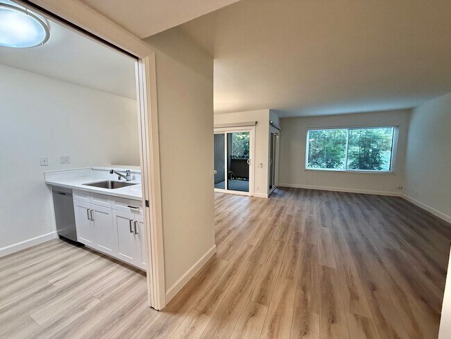 Building Photo - SAN CARLOS - Newly Remodeled 1 Bedroom Con...