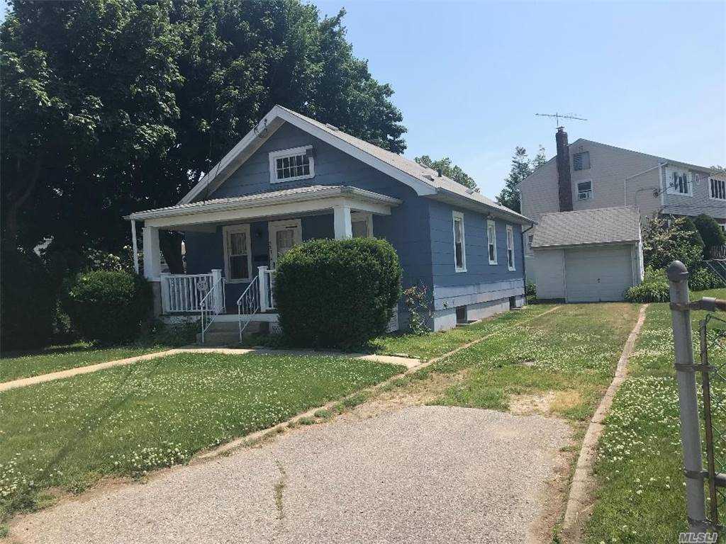 327 Newbridge Rd, Hicksville, NY 11801 House Rental in Hicksville, NY