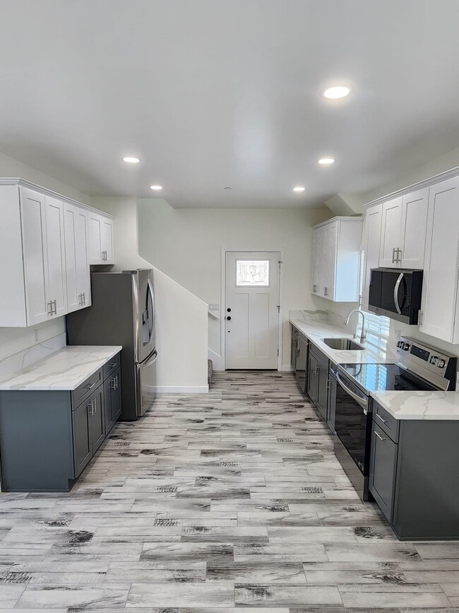 Building Photo - 508 Carlsbad St