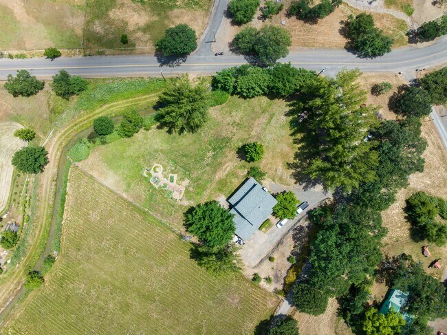 Building Photo - 4454 Dark Hollow Rd