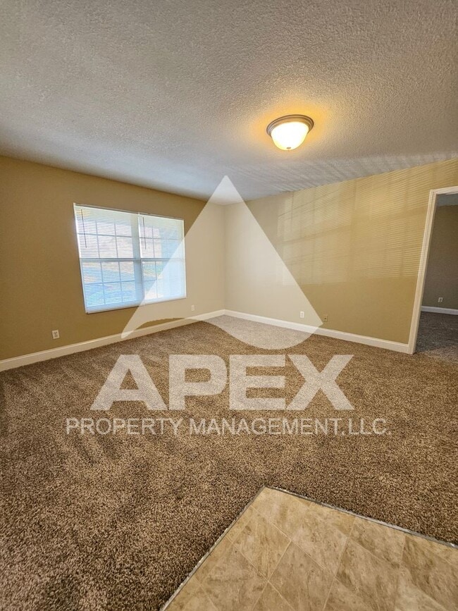 Foto del edificio - MOVE-IN SPECIAL,NO RENT TIL APRIL 1ST! - AVALON APARTMENT HOMES---NICE 3BD - 1BA Apartment off To...