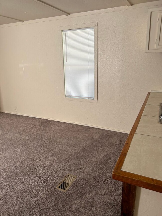 Foto del edificio - 2 bedroom 1 bath Charming  Mobile Home Mar...