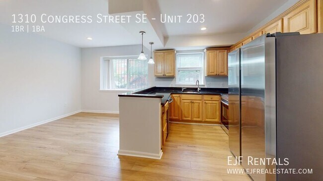 Building Photo - Randle Heights Renovated & Gorgeous One Be...