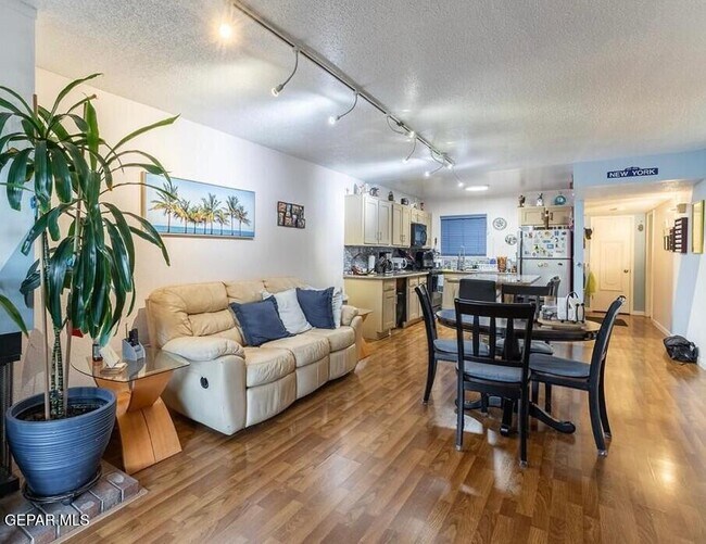 Foto del edificio - 4800 N Stanton St