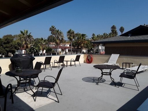 Foto del edificio - 3 Blocks from Beach, Pool, BBQ, Sundeck