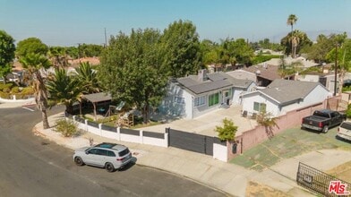Building Photo - 9620 Woodale Ave