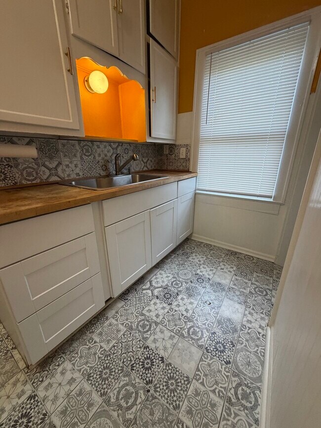 Foto del edificio - 3 Bedroom Near Irvington-Emerson Heights