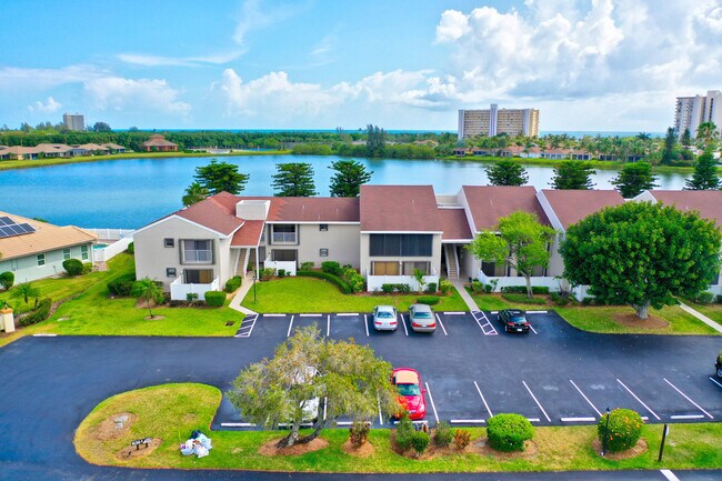Building Photo - 3218 S Lakeview Cir
