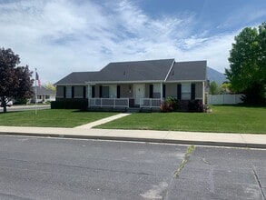 Building Photo - 437 1240 E