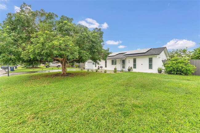Building Photo - 32020 SW 199th Ave