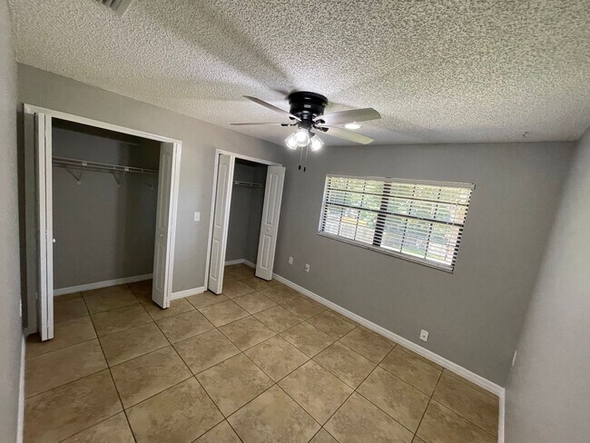 Building Photo - Clayton Duplex