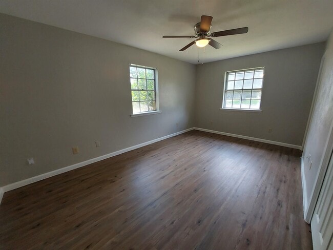 Building Photo - 1005 N Vandeveer St