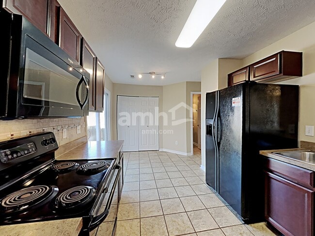 Foto del edificio - 4568 Hawthorn Dr