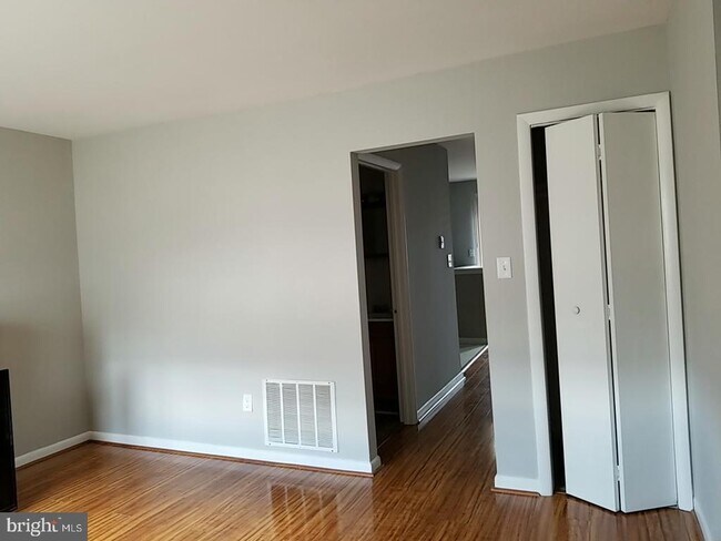 Building Photo - 142 Grand Dr